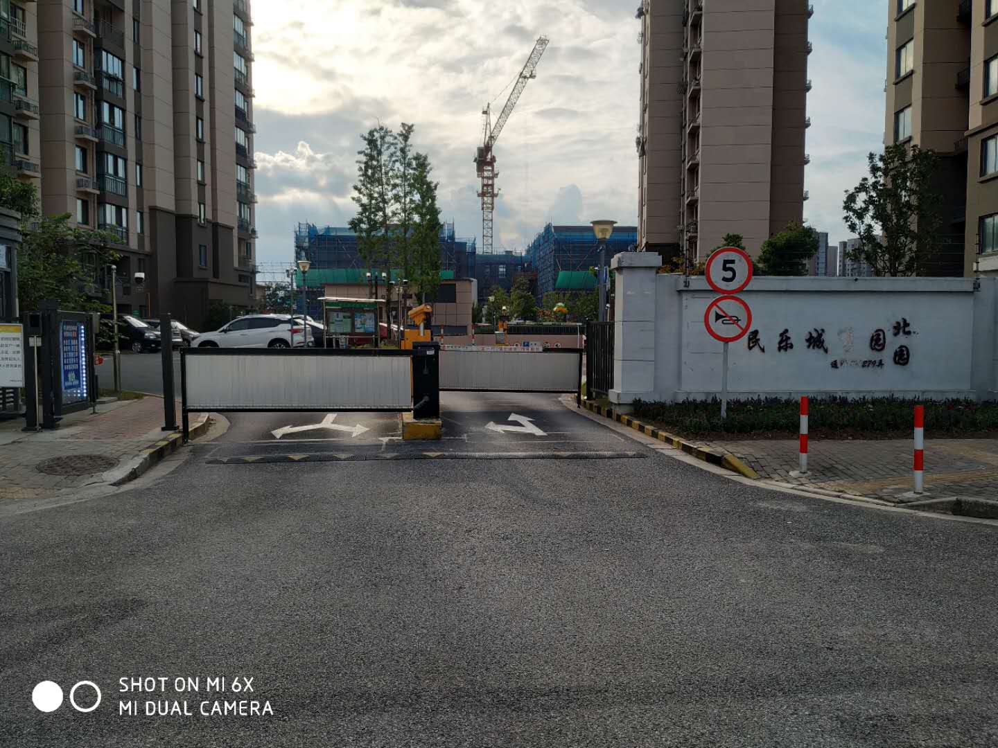 無(wú)人值守車牌識(shí)別系統(tǒng)?簡(jiǎn)化停車場(chǎng)管理方式